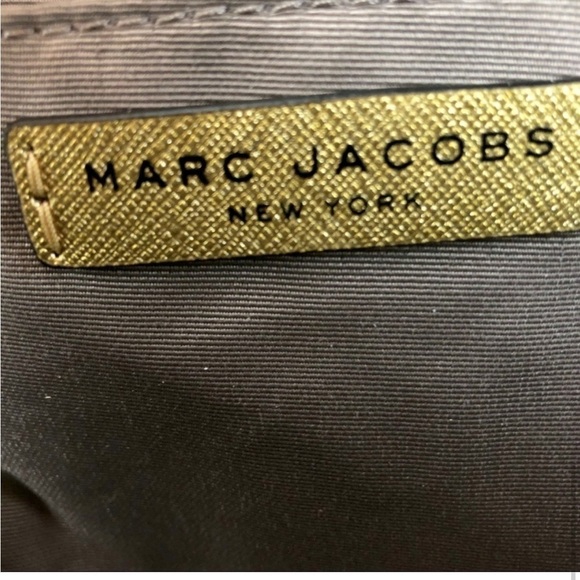 Marc Jacobs gold crossover purse with strap​​​​​​​​ - Picture 7 of 7